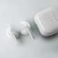 SBS - TWS Air Free brezžične slušalke s polnilnim ovitekjem 250 mAh, bele