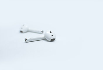 Kako nastaviti nadomestne AirPods ali polnilno ohišje?