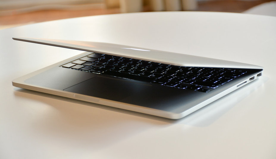 Kako izbrisati Mac z Intel procesorjem z uporabo Diskovne pripomočke?