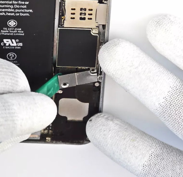 Odklop kovinskega priključka akumulatorja