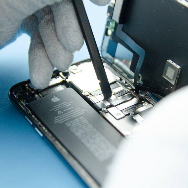 Odklopite sprednji senzor OLED + in zaslon digitalizatorja