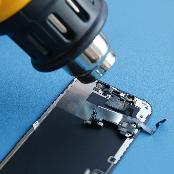 Ogrejte zgornji rob zaslona