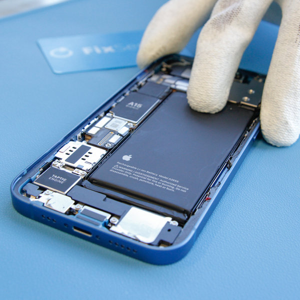 V iPhone vstavite novo baterijo