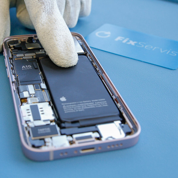 V iPhone vstavite novo baterijo