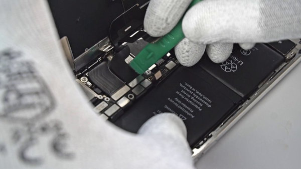 Odklop priključka plošče OLED