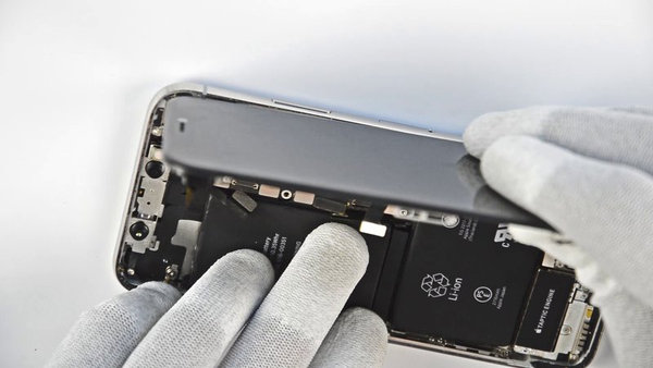 Ločitev sklopa zaslona od redkega pokrova