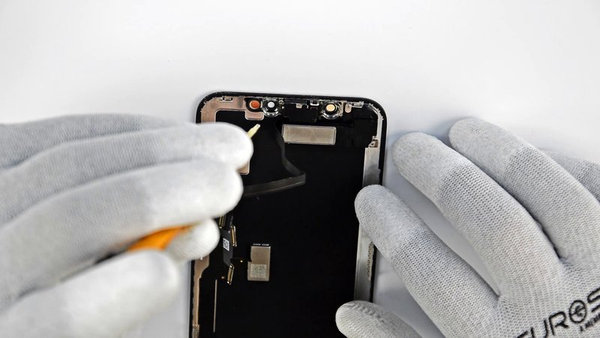 Prenos senzorja in zvočniškega modula slušalke