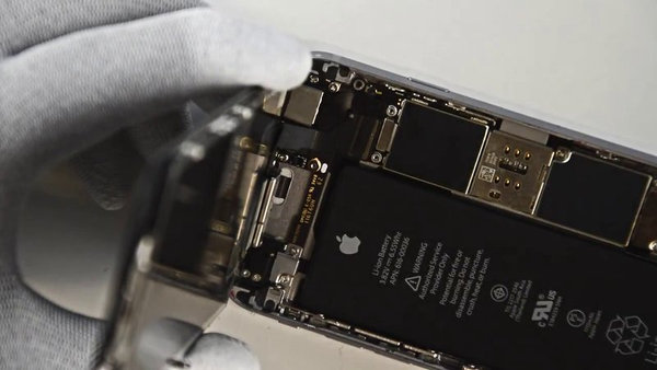 Odstranitev nosilca kabla sklopa LCD