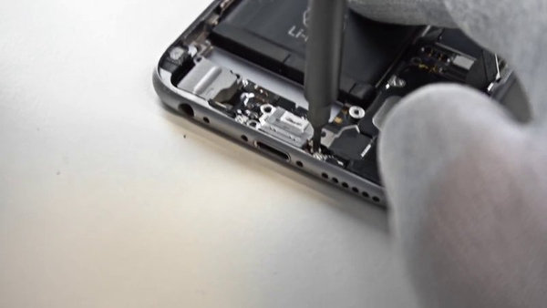 Odstranjevanje sklopa zvočnikov iz telefona