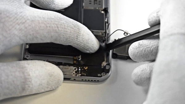 Odstranitev sklopa strele s telefona